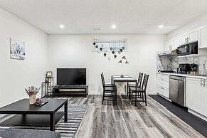 Charming Basement Suite With Parking & Laundry