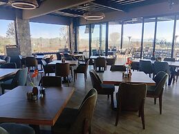 HOTEL MONTES SUITES