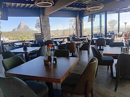 HOTEL MONTES SUITES