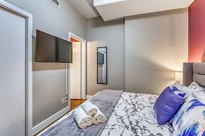 Stylish Condo With Balcony in Downtown Calgary