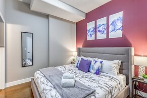 Stylish Condo With Balcony in Downtown Calgary