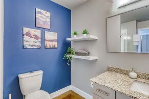 Stylish Condo With Balcony in Downtown Calgary