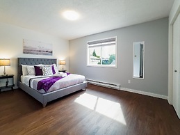 Charming Pet-friendly Summer Stay w/ Parking