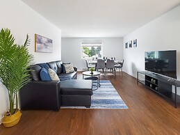 Charming Pet-friendly Summer Stay w/ Parking