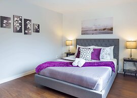 Charming Pet-friendly Summer Stay w/ Parking