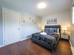 Charming Pet-friendly Summer Stay w/ Parking