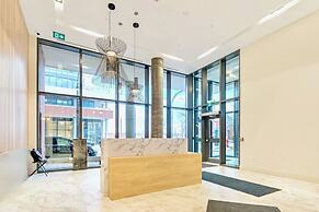 High Rise Condo w Balcony & Breathtaking Views