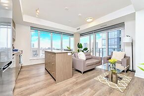 High Rise Condo w Balcony & Breathtaking Views