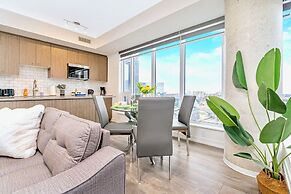 High Rise Condo w Balcony & Breathtaking Views