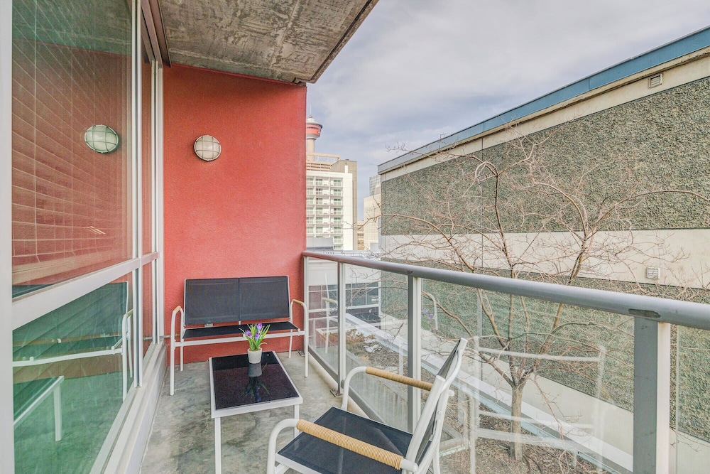 Modern Condo w/ Balcony - Steps From Stampede Park
