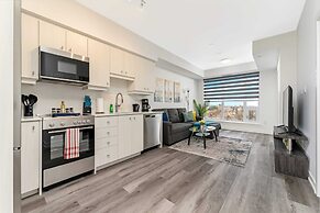 Newly Built Modern Condo w Balcony & City Views