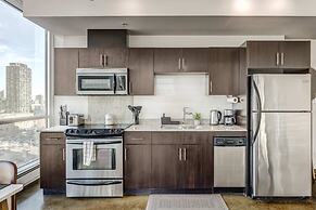 Elegant Condo w/ Balcony, Stunning Downtown Views!
