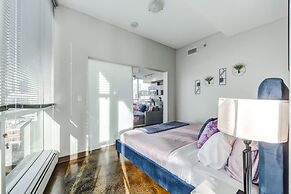 Elegant Condo w/ Balcony, Stunning Downtown Views!