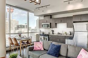 Elegant Condo w/ Balcony, Stunning Downtown Views!
