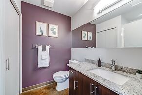 Elegant Condo w/ Balcony, Stunning Downtown Views!