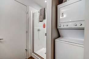 Elegant Condo w/ Balcony, Stunning Downtown Views!