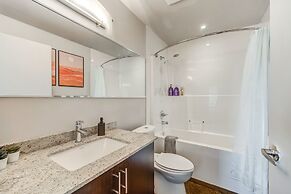 Elegant Condo w/ Balcony, Stunning Downtown Views!