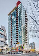 Elegant Condo w/ Balcony, Stunning Downtown Views!