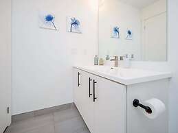 Newly Built 22nd Floor Condo w Stunning Views