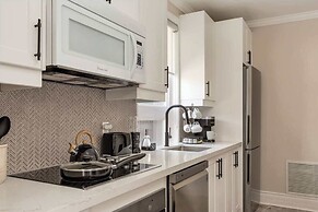 2BR Suite With LRG Patio!