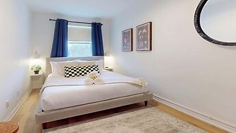 Casa Hotels Elegant 2BR Suite in Leslieville