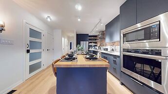 Casa Hotels Elegant 2BR Suite in Leslieville