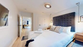 Casa Hotels Elegant 2BR Suite in Leslieville
