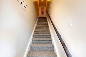 Casa Hotels Elegant 2BR Suite in Leslieville