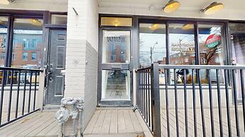 Casa Hotels Elegant 2BR Suite in Leslieville