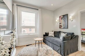 Casa Hotels Chic Suite Fireplace Leslieville
