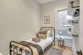 Casa Hotels Chic Suite Fireplace Leslieville