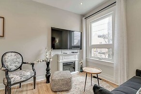 Casa Hotels Chic Suite Fireplace Leslieville