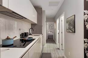 Elegant Suite w Patio, BBQ Grill!