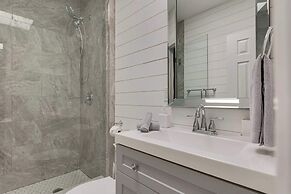 Elegant Suite w Patio, BBQ Grill!