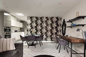 Elegant Suite w Patio, BBQ Grill!
