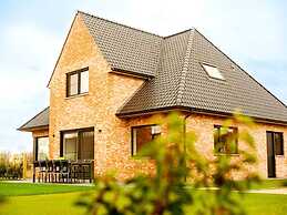 Luxury Holiday Home in Zwevezele
