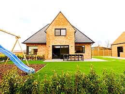 Luxury Holiday Home in Zwevezele