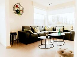 Luxury Holiday Home in Zwevezele