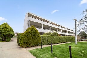 Bright 2-bed With Private Balcony