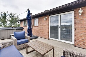 Mountain-view Retreat w/ Hot Tub in Centerville!
