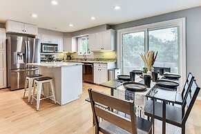 Mountain-view Retreat w/ Hot Tub in Centerville!