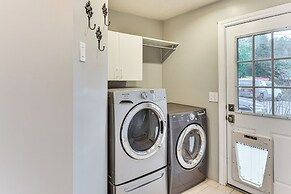 Mountain-view Retreat w/ Hot Tub in Centerville!
