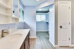 Mountain-view Retreat w/ Hot Tub in Centerville!