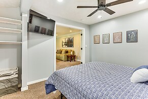 Mountain-view Retreat w/ Hot Tub in Centerville!
