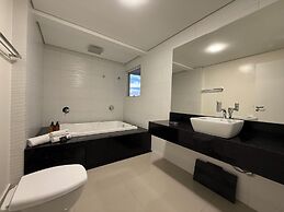Bon Vivant Hotel