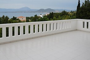 Caecilia Lawrence Bio Sea Villa - Sleeps 12