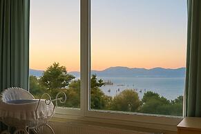 Caecilia Lawrence Bio Sea Villa - Sleeps 12