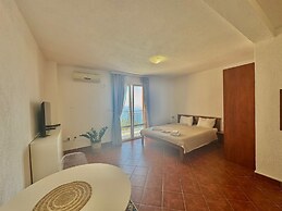 Calma Vista Apartments