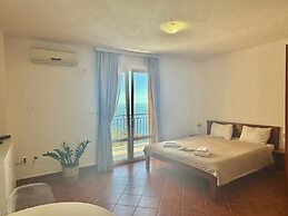 Calma Vista Apartments
