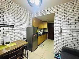 Simple Pasay Getaway - Entire Apartment for Rent